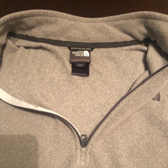 Quarter zip never worn north face - Picture 3 of 3